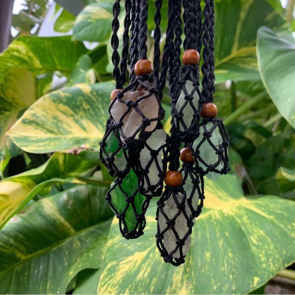 Sea glass in black crocheted wrapped knotted necklace adjustable - Picture 4 of 5